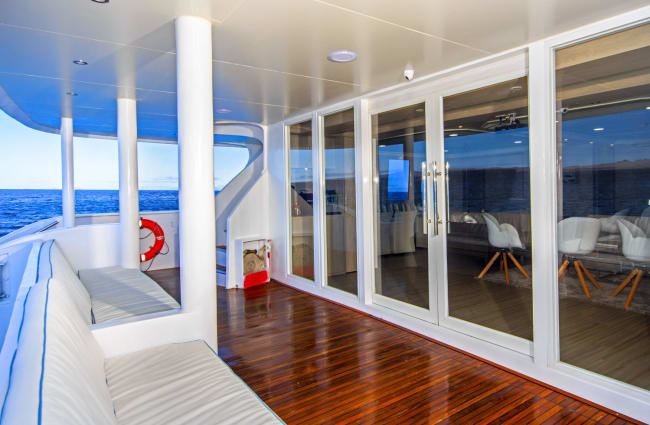 Outdoor area in front of the reception