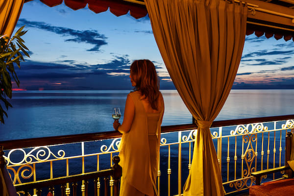 Jahan's The Lost Civilization Downstream Day Eight - Bar Lounge