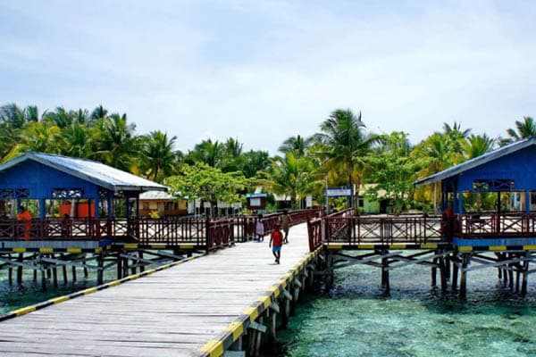 Mutiara Laut - Hidden Lagoons, Endless Reefs, & Manta Rays: North & Central Raja Ampat- Day 8