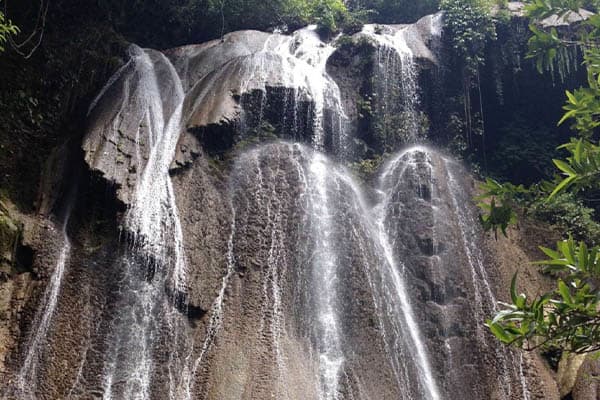 Mutiara Laut - Hidden Lagoons, Endless Reefs, & Manta Rays: North & Central Raja Ampat- Day 9