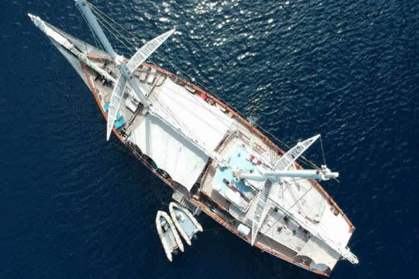 Mutiara Laut - Whalesharks, Waterfalls, & Dragons: Komodo to Bali - Day 2